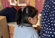 Второклассница принесла все свои деньги, которые копила на слуховой аппарат, в помощь баткенцам