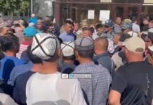 Баткендин тургундары бийлик өкүлдөрүнө кайрылышты