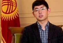 Атамбаев депутаттарга: “тыгыла бербе”, “көпүлдөбө” жана башка коркутуулар биздин кыжырыбызды кайнатты