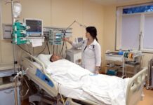 Биринчи май районунда эки адам иске ууланып, ооруканага түштү