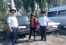 Каракол шаарында айдоочу улгайган аялды сүзүп качып кеткен