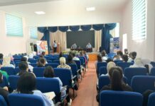 Баткенде милиция кызматкерлери жаштарга диний экстремизм менен терроризмдин кесепеттерин түшүндүрүшүүдө