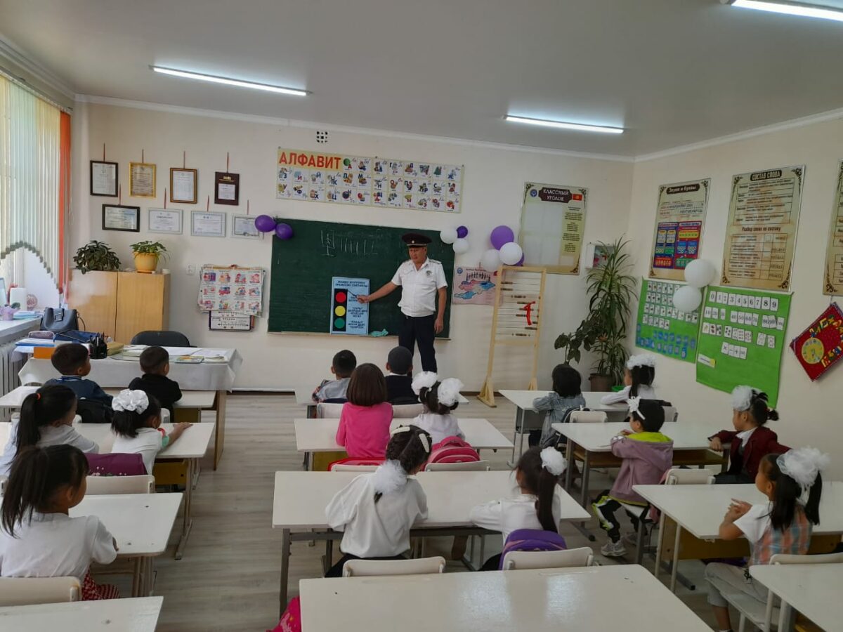 Whatsapp image 2022 09 09 at 14. 12. 55 нарында жол коопсуздугу жана жол эрежелери боюнча түшүндүрүү иштери уланууда