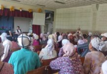 Кадамжайда милиция кызматкерлери диний экстремизмдин кесепеттерин түшүндүрүшүүдө