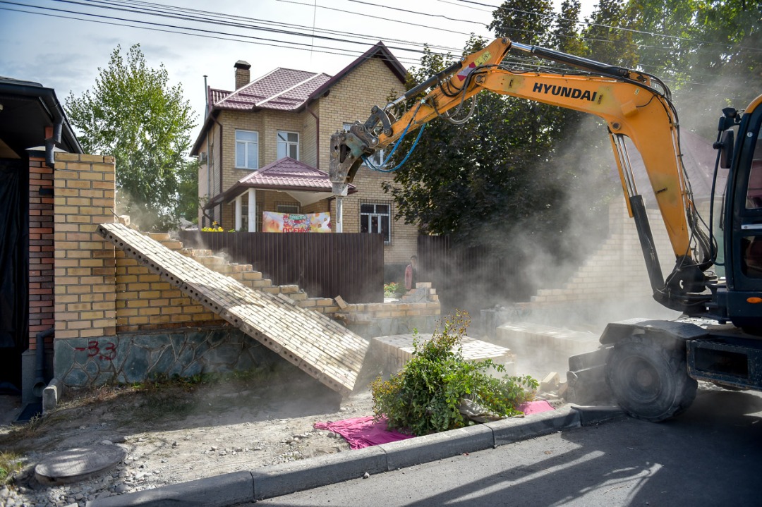 WhatsApp Image 2022 09 29 at 16.50.19 1 На улице Шукурова в Бишкеке снесли более 60 заборов частных домов