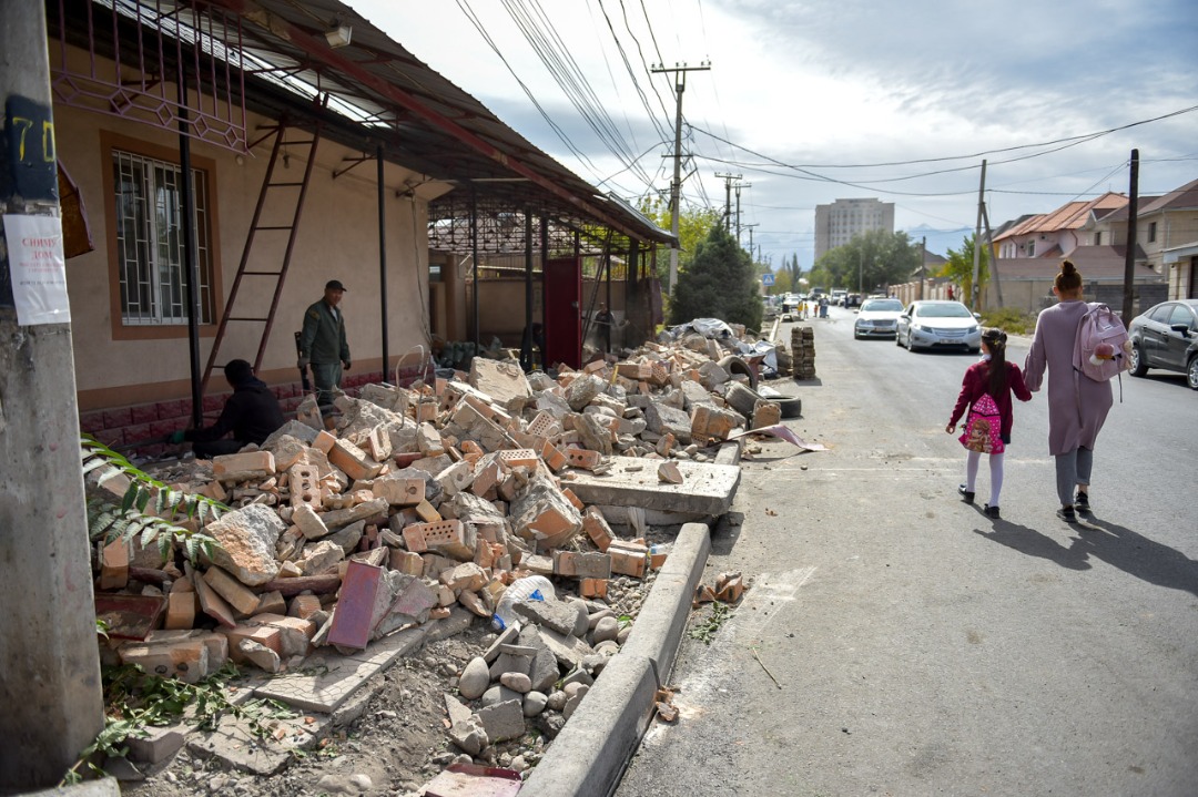 WhatsApp Image 2022 09 29 at 16.50.20 1 На улице Шукурова в Бишкеке снесли более 60 заборов частных домов