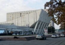 Во Дворце спорта открыт пункт сбора гуманитарной помощи для баткенцев