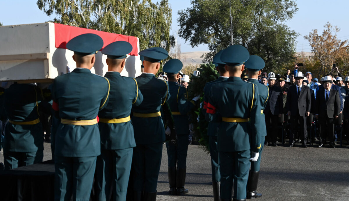 dos 4570 ФОТО. В «Ата-Бейите» похоронили трех танкистов, сгоревших заживо в танке в ходе конфликта на границе