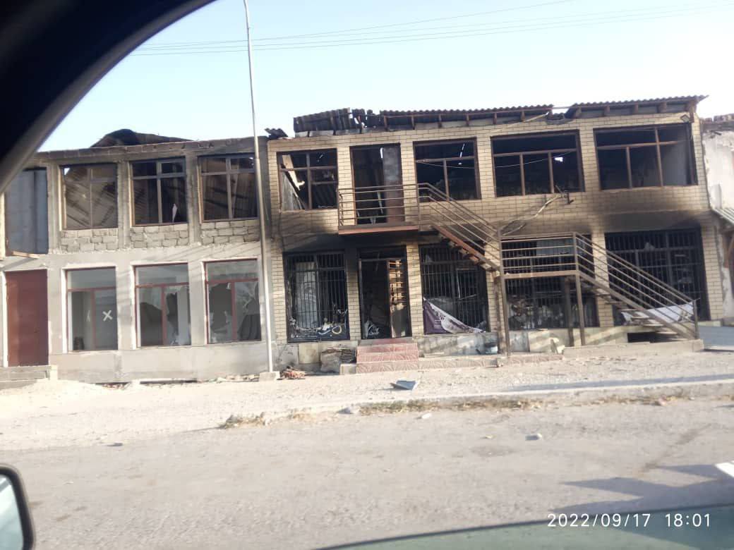 e73e1203 e9cd 412e a4ae abeb551bc9d1 ФОТО: Разрушенные и сожженные дома кыргызстанцев после вторжения таджиков