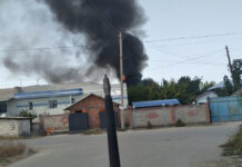 Таджикские военные обстреливают город Баткен. ВИДЕО