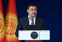 Коомубузда кыргыз тилине болгон кайдыгер, ыкшоо мамиледен дагы эле арыла албай келебиз, – президент