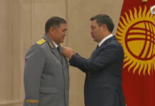 Садыр Жапаров ответил на критику кыргызстанцев о награждении ряда чиновников