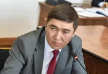 Бишкектин мурдагы вице-мэри Азат Узаков тилкат менен камактан чыкты