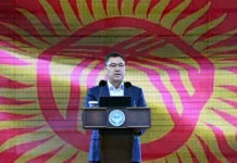 Жапаров мунайгаз тармагынын кызматкерлеринин кесиптик майрамы менен куттуктады