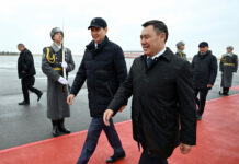 Президент Жапаров с рабочим визитом прибыл в Астану