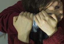 В Оше 37-летние мужчины похитили 15-летнюю школьницу для женитьбы