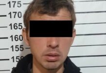 Мужчина украл в мечети деньги из ящика пожертвований и монитор