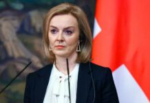 Улуу Британиянын премьер-министри кызматынан кетти