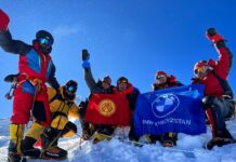 Первая кыргызская экспедиция покорила вершину Манаслу в Гималаях
