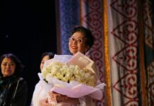Шайыргүл Касымалиева театр сахнасы менен коштошту