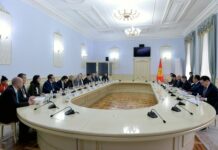 В кабмине обсудили укрепление торгового диалога между КР и США