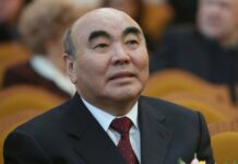 Аскар Акаев кыргыз-өзбек чек ара келишиминде бийликти колдоо керектигин айтты