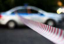 В Баткене неизвестные застрелили отца и сына, женщину ранили топором