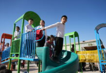 При поддержке USAID жители Бураны улучшили уличное освещение и построили новую детскую площадку