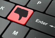 Бишкекте сот элди бөлүп-жарган пост жазган аялды бир жылга эркинен ажыратты