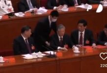 Бывшего лидера Китая Ху Цзиньтао вывели под руки из президиума на съезде КПК