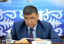 Депутат Матраимов развеселил соцсети — не мог выговорить слово «аутентичный»