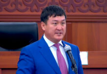“Миңден кою бар адамдар жөлөкпул алып жатат”, – Коргонбай уулу