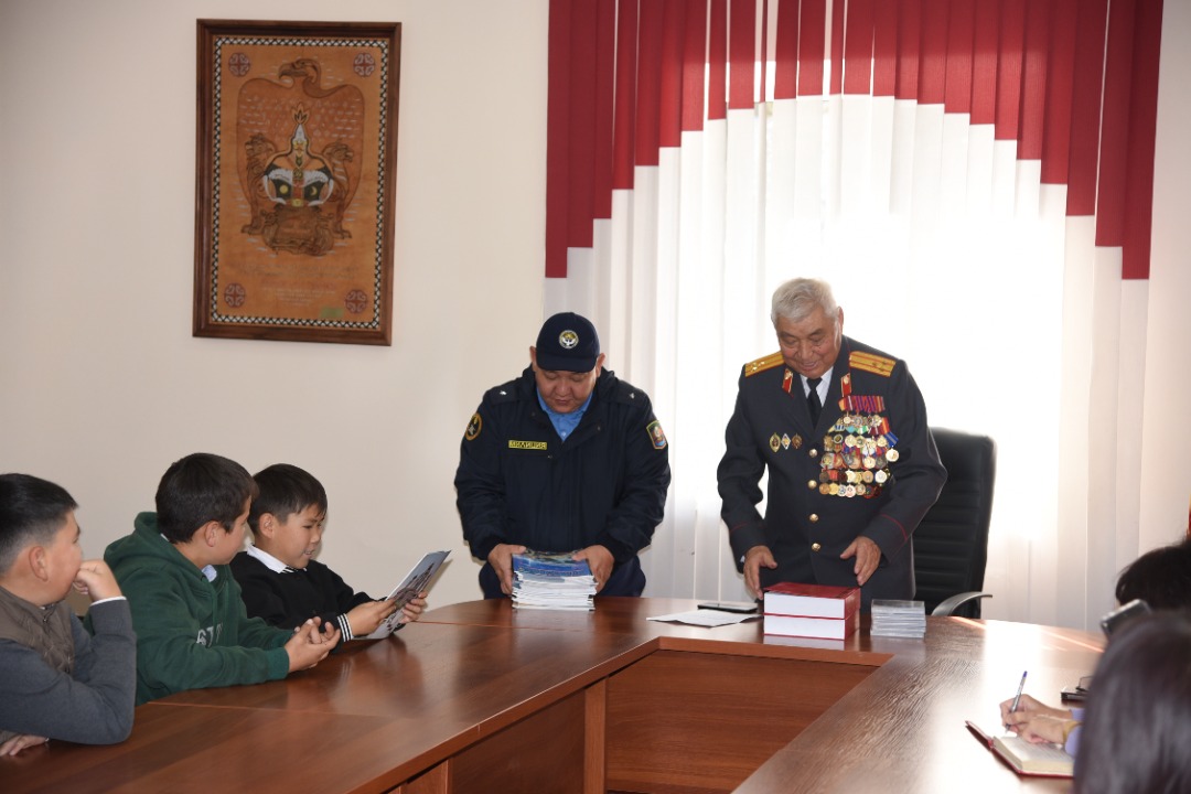 Whatsapp image 2022 10 10 at 13. 21. 06 окуучуларга иимдин музейине экскурсия уюштурулду