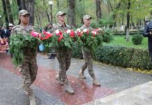 Ички аскерлердин аскер кызматчылары Баткен окуясында курман болгондордун жаркын элесин эскеришти