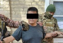 Кара-Балта шаарынын мэриясынын бөлүм башчысы пара алып жаткан жеринен кармалды