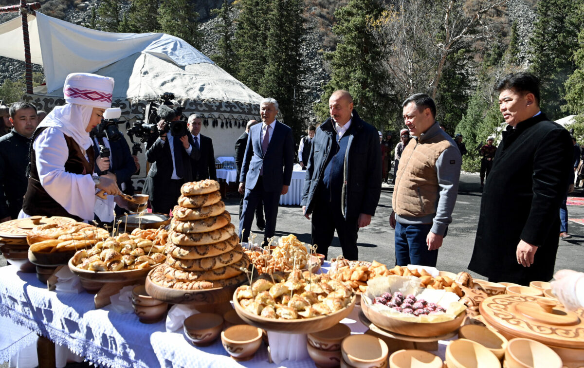 dos 2291 Для Жапарова и Алиева в Ала-Арче организовали этногородок. ФОТО