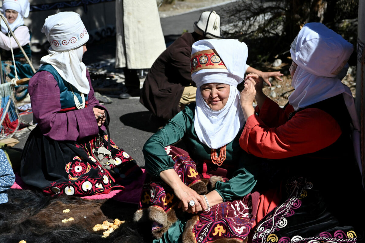 dos 2576 Для Жапарова и Алиева в Ала-Арче организовали этногородок. ФОТО