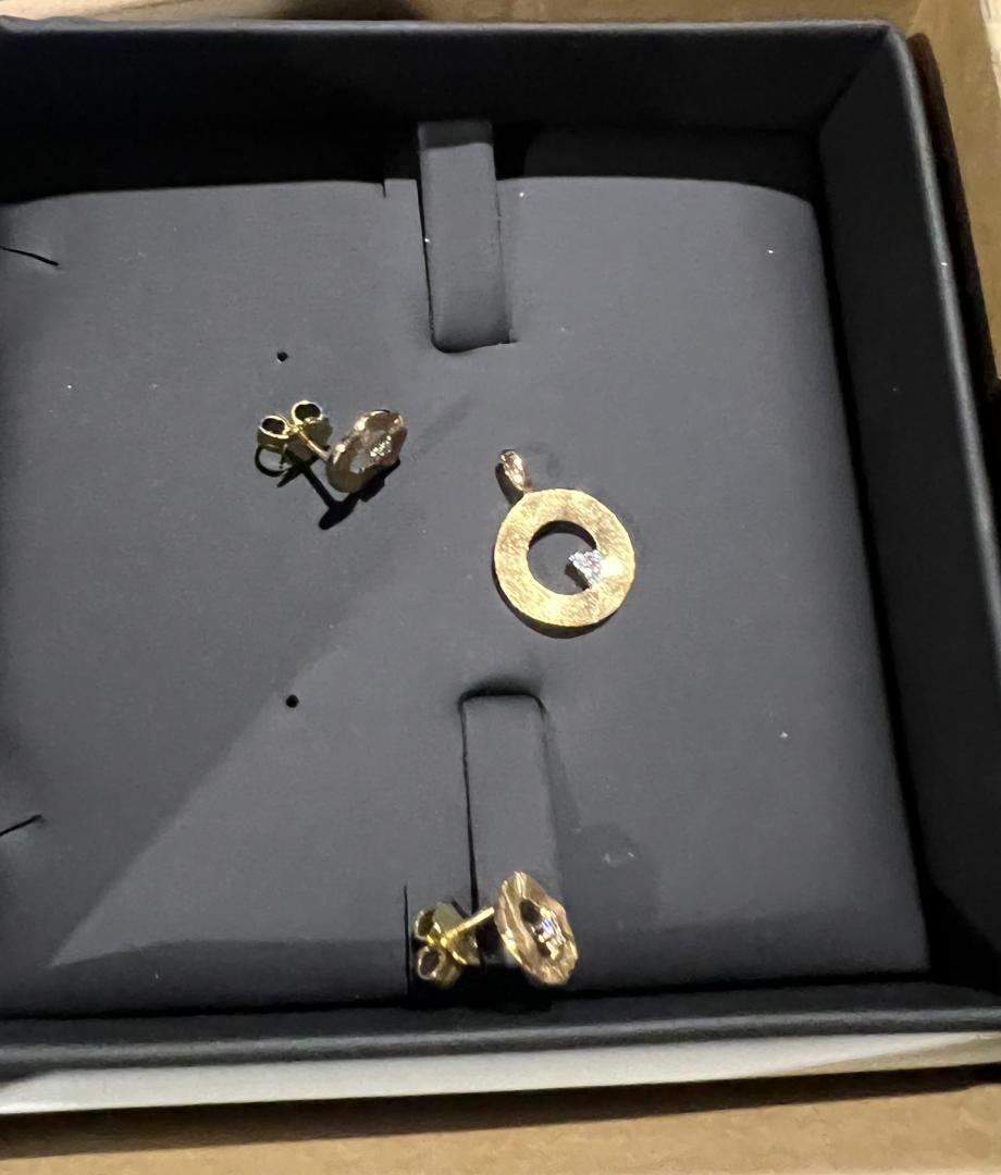 manas7 Швейцарские часы и ювелирка: таможня "Манас" задержала контрабанду на 45 млн сомов 