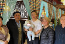 Жуманазарова Баткенде каза болгон прапорщик Боркошовдун кызы Мээримден кабар алды