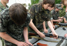 В школах КР введут уроки допризывной подготовки, а в вузах возродят военные кафедры