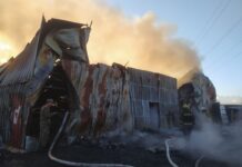 Близ Бишкека всю ночь тушили склад с тканями. ВИДЕО