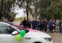 Депутат эркин күрөш боюнча Азия чемпионуна унаа белек кылды