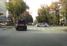 Лексус LX470 автоунаасы патрулдук милициянын көзгө илбей эреже бузган