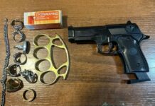 В Бишкеке подростки с оружием ограбили иностранца