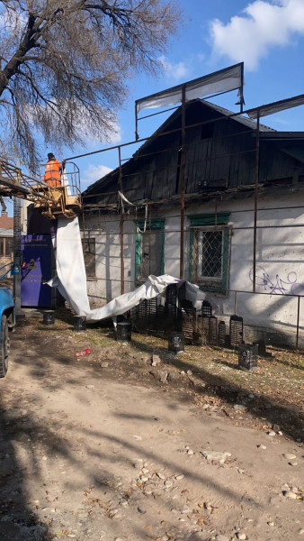 1667812313 Центр Бишкека очистили от "рекламного мусора". ФОТО