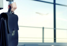 Чиновников обязали согласовывать свои зарубежные командировки с кабмином