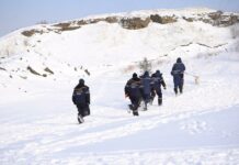 Двое мужчин ушли на охоту в горы, вернулся только один