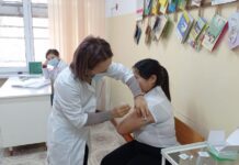 За сутки в Бишкеке против ВЧП вакцинировали почти 1,8 тыс. школьниц