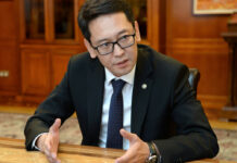 Президент снял Алмаза Мамбетова с должности мэра Оша