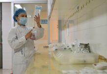 Бардык ооруканаларда акысыз кызматтардын тизмесин жазып, илүү керек, – Жапаров